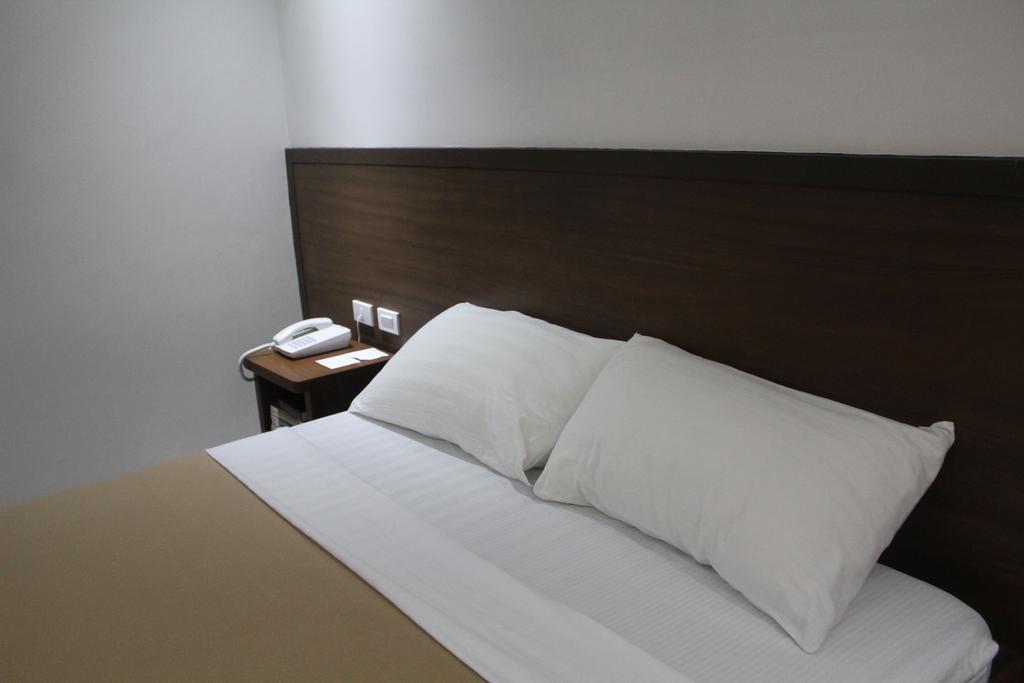 סן פדרו מקאטי West Makati Hotel חדר תמונה