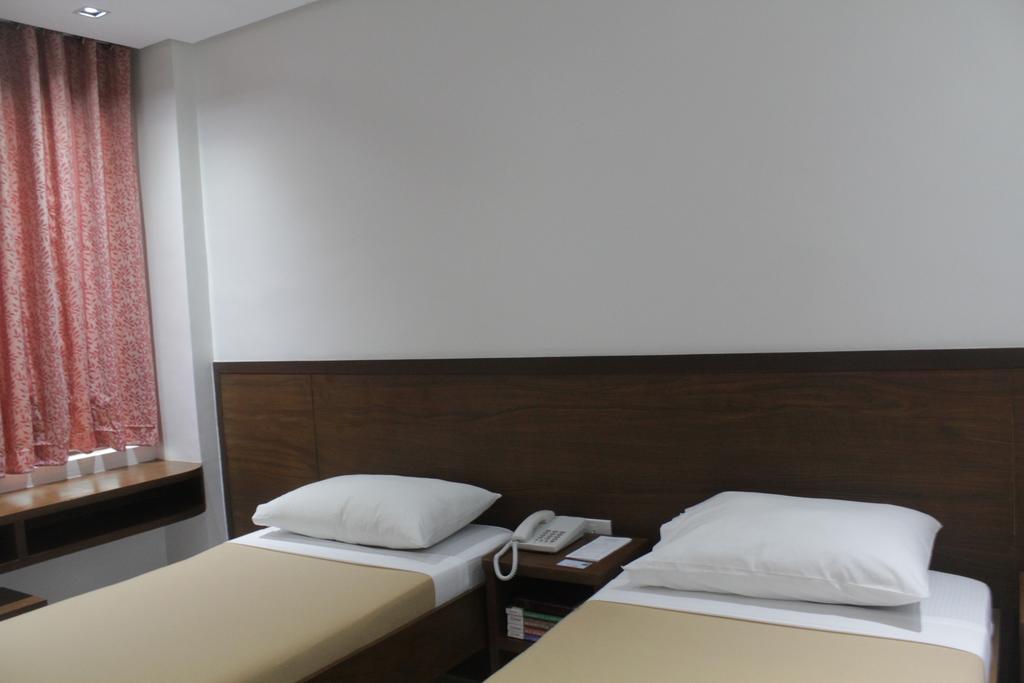 סן פדרו מקאטי West Makati Hotel חדר תמונה