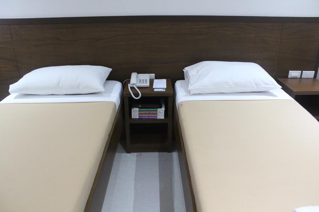 סן פדרו מקאטי West Makati Hotel חדר תמונה